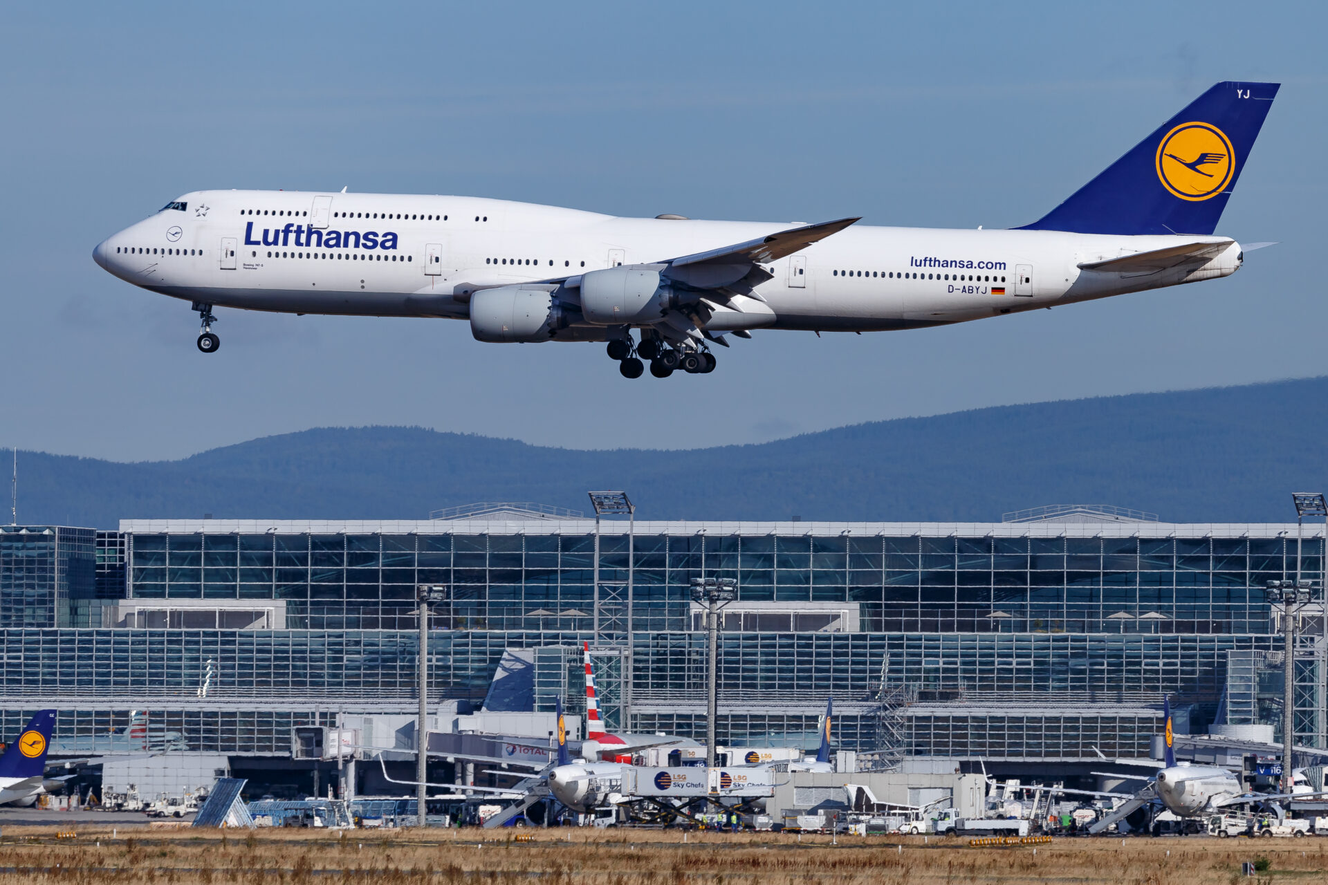 フランクフルト空港 撮影完全ガイド | 747やA340が舞う「4発機の聖地」でのスポッティングを徹底解説