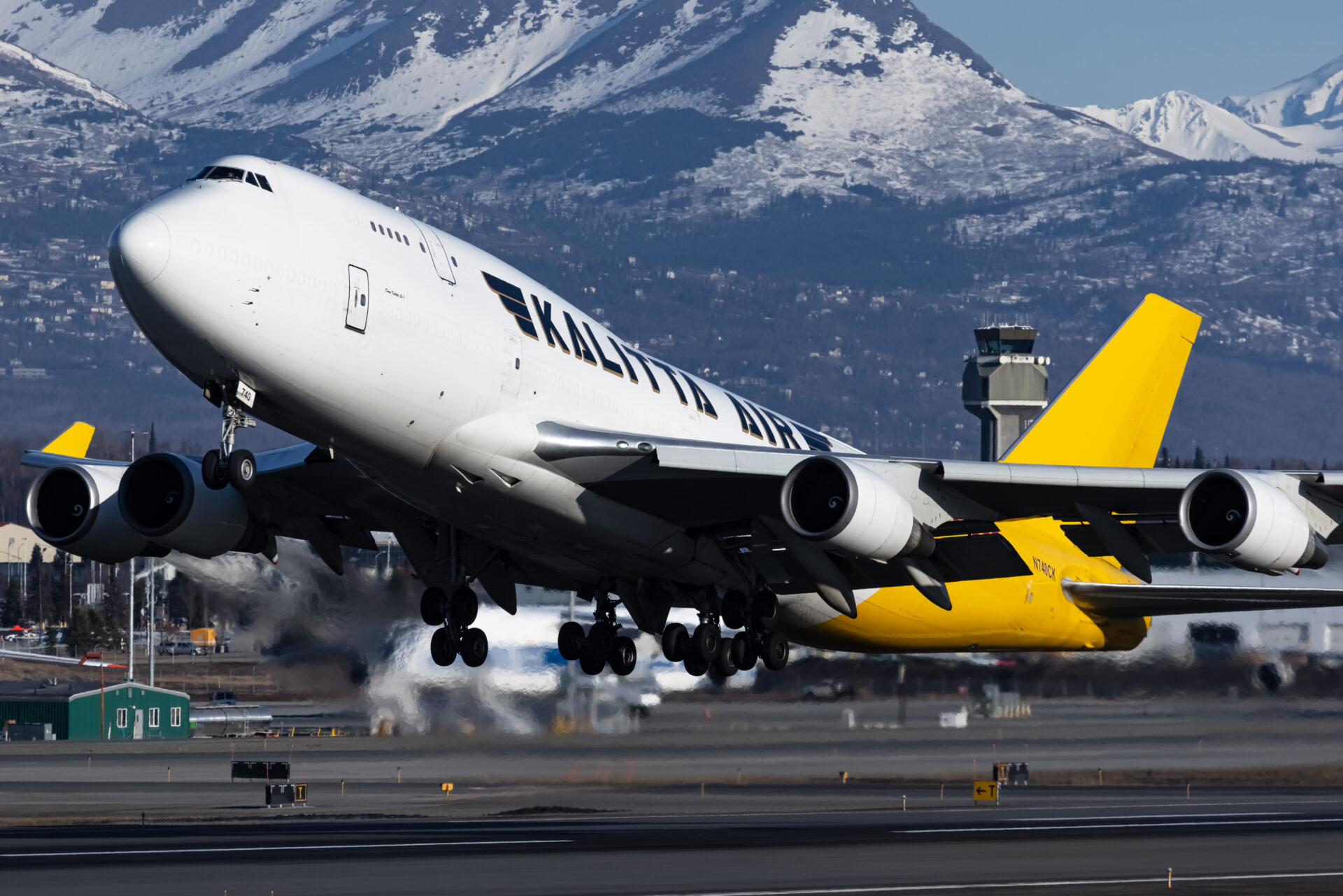 初心者向け｜飛行機の撮り方完全ガイド｜カメラ設定・レンズ・おすすめ空港まで解説