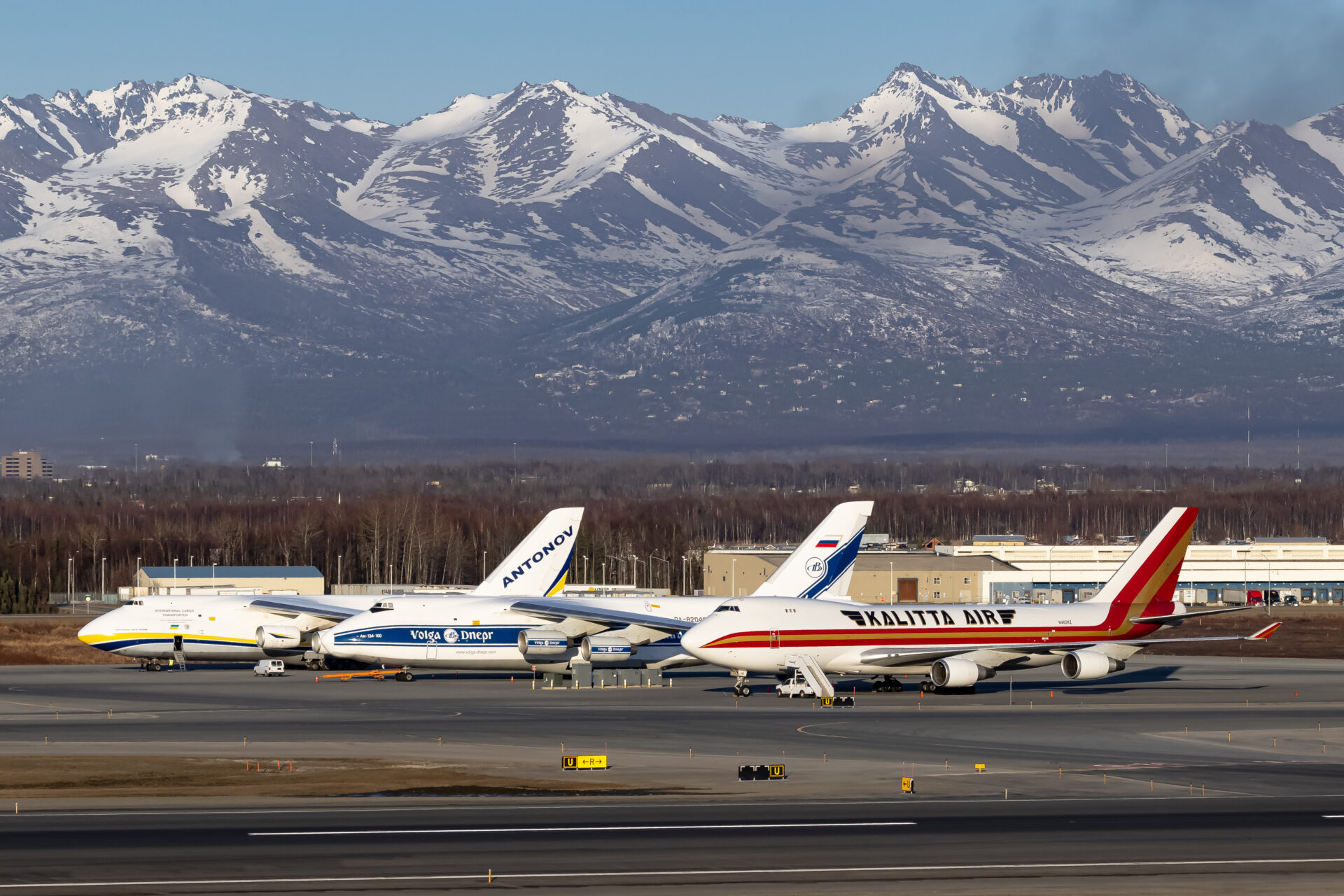 アンカレッジ国際空港 撮影ガイド｜旧世代機と雪山が共演する「飛行機マニアの楽園」を完全攻略